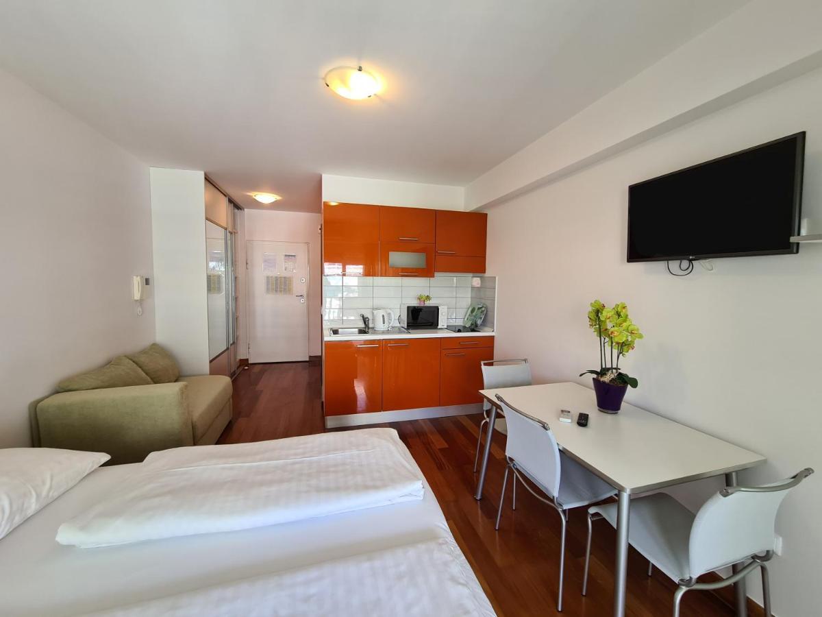 Apartments Veronika Макарска Екстериор снимка