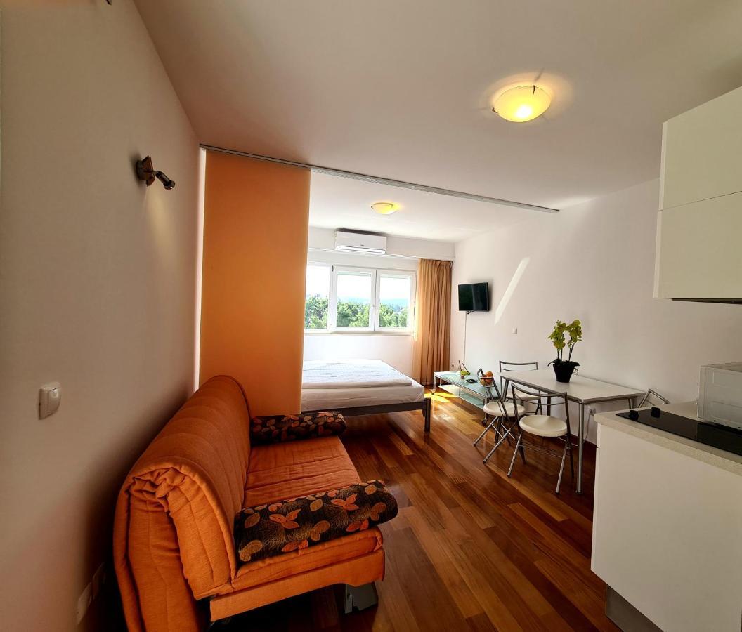 Apartments Veronika Макарска Екстериор снимка