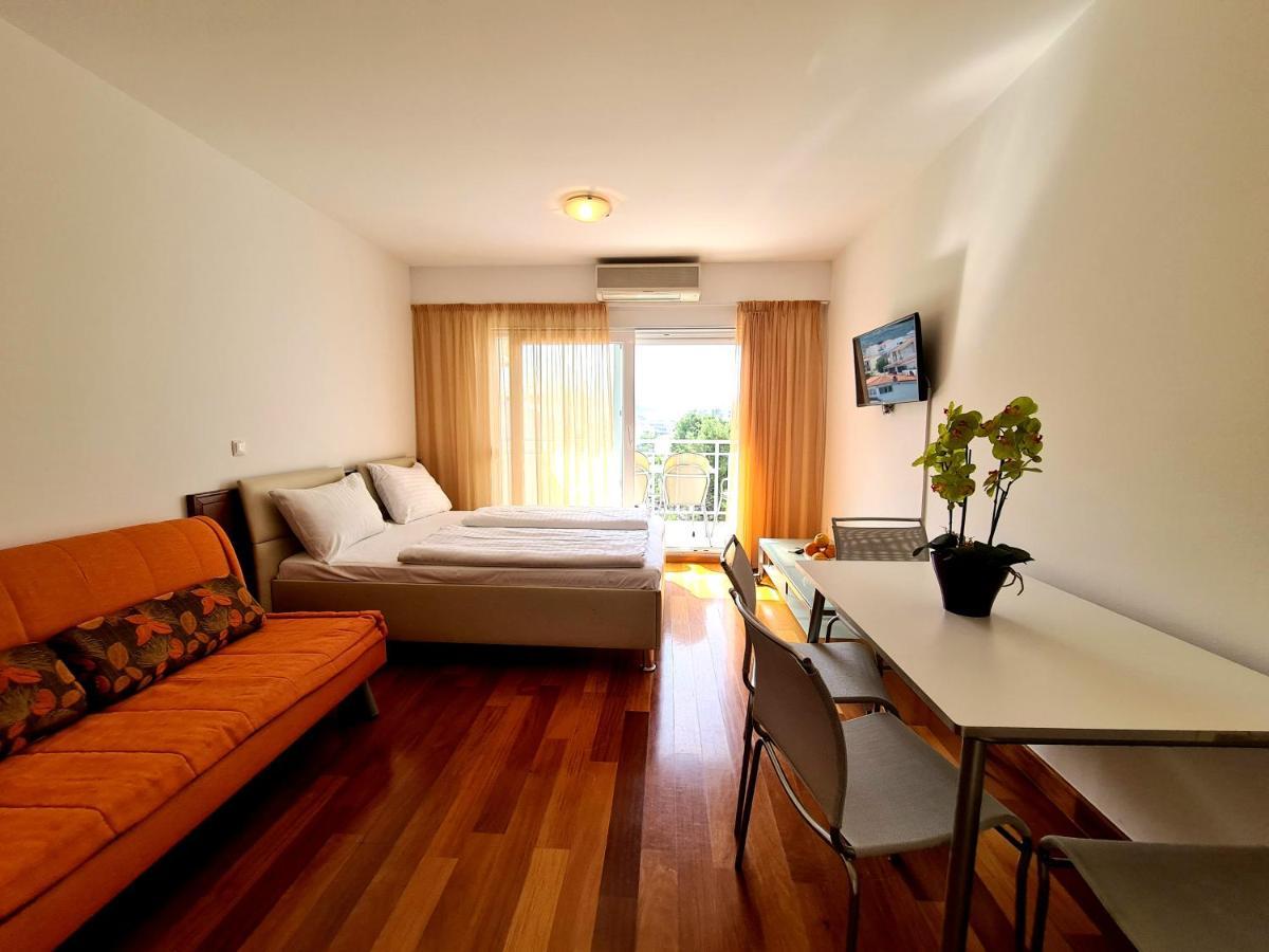 Apartments Veronika Макарска Екстериор снимка