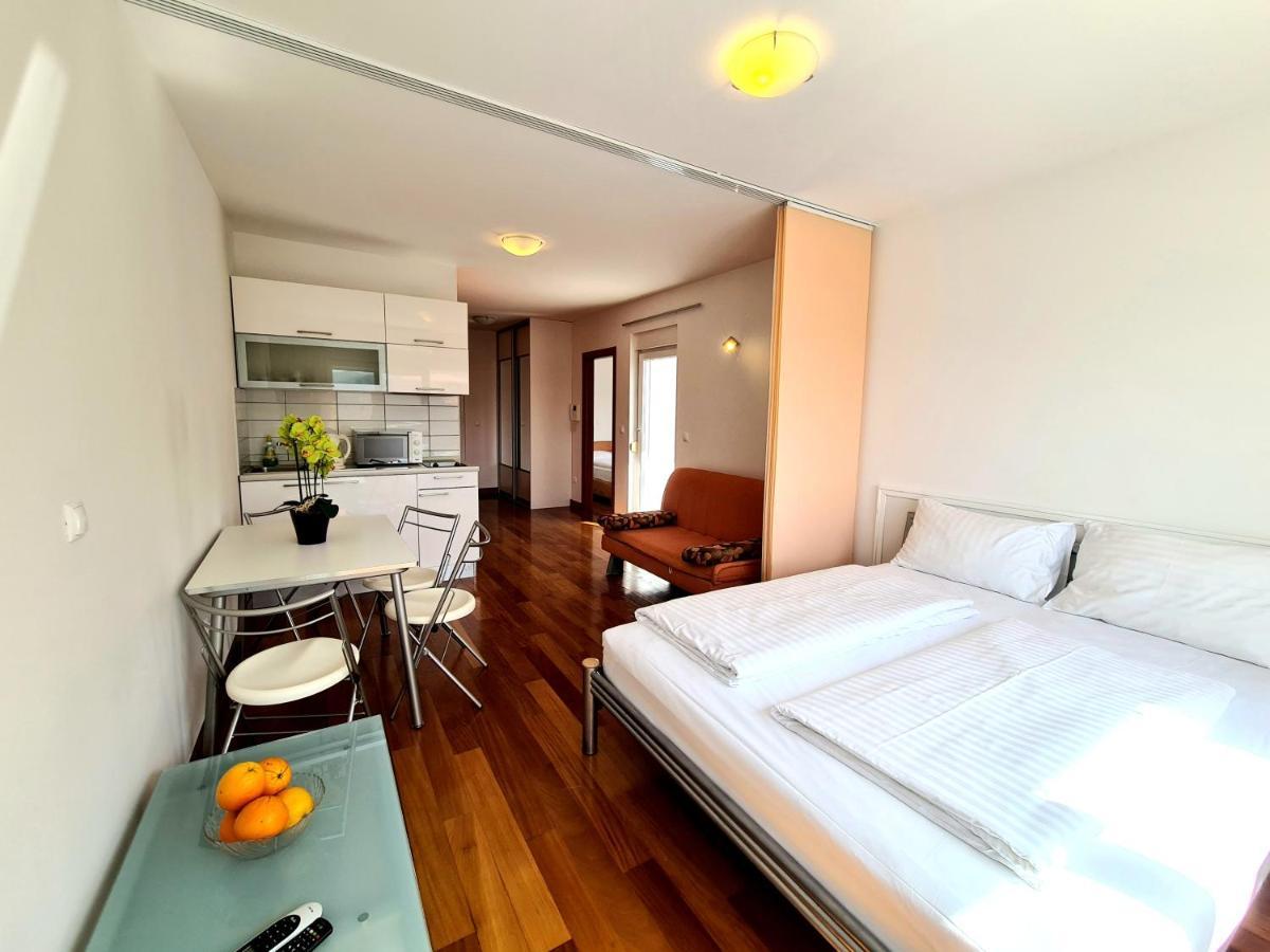 Apartments Veronika Макарска Екстериор снимка